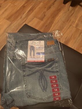 Seven 7 Weekend Boyfriend Jeans Size 14 NWT
